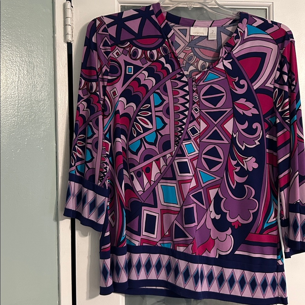 Chico's Multicolor Abstract 3/4 sleeve top. Size 2 which is a m/l.  Super cute